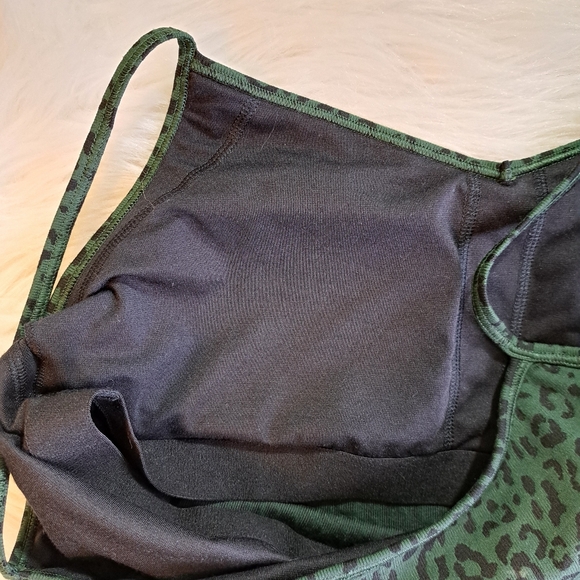 SALE. Gap cheetah sports top w/bra - Picture 5 of 10